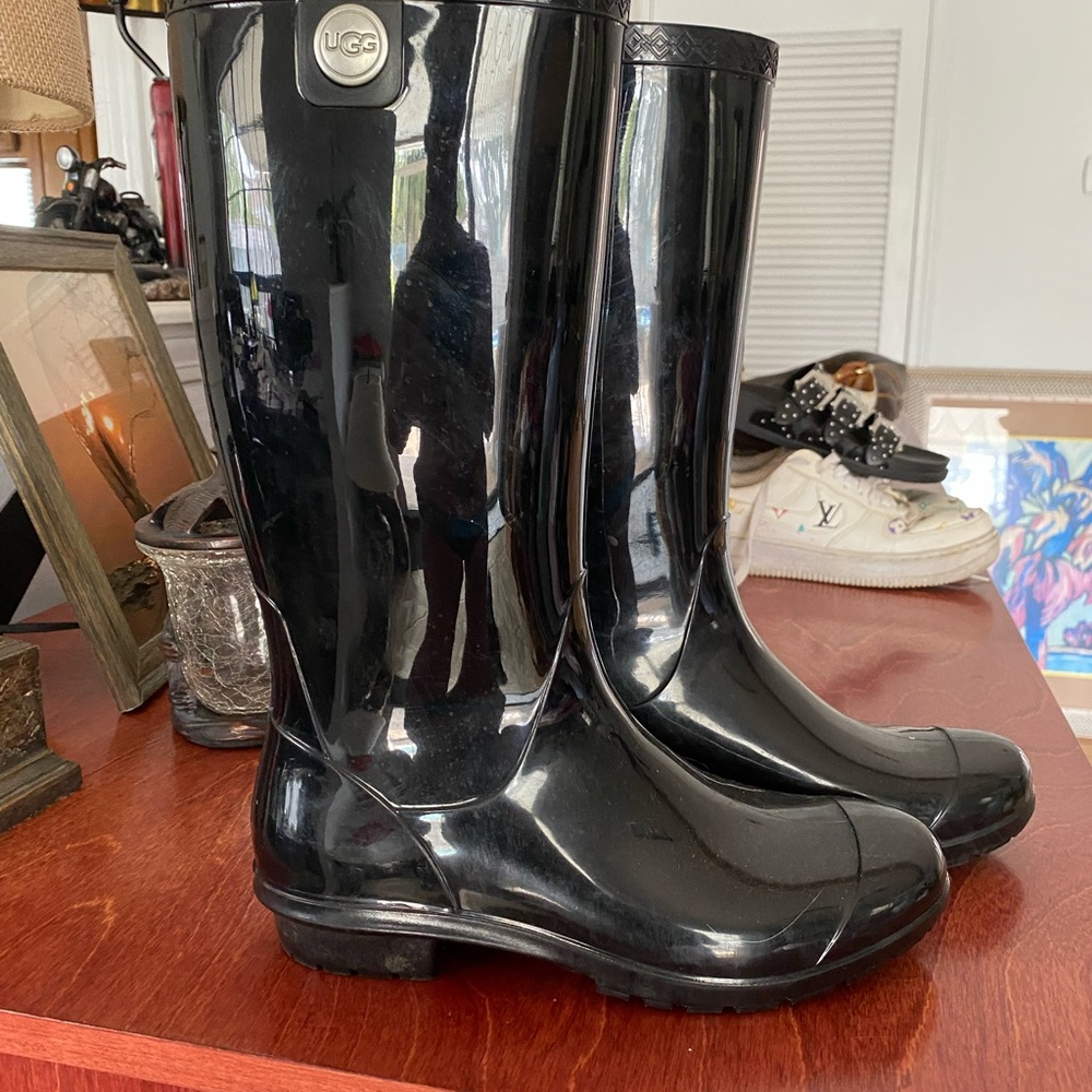 Ugg Tall Rain Boots 8 EUC